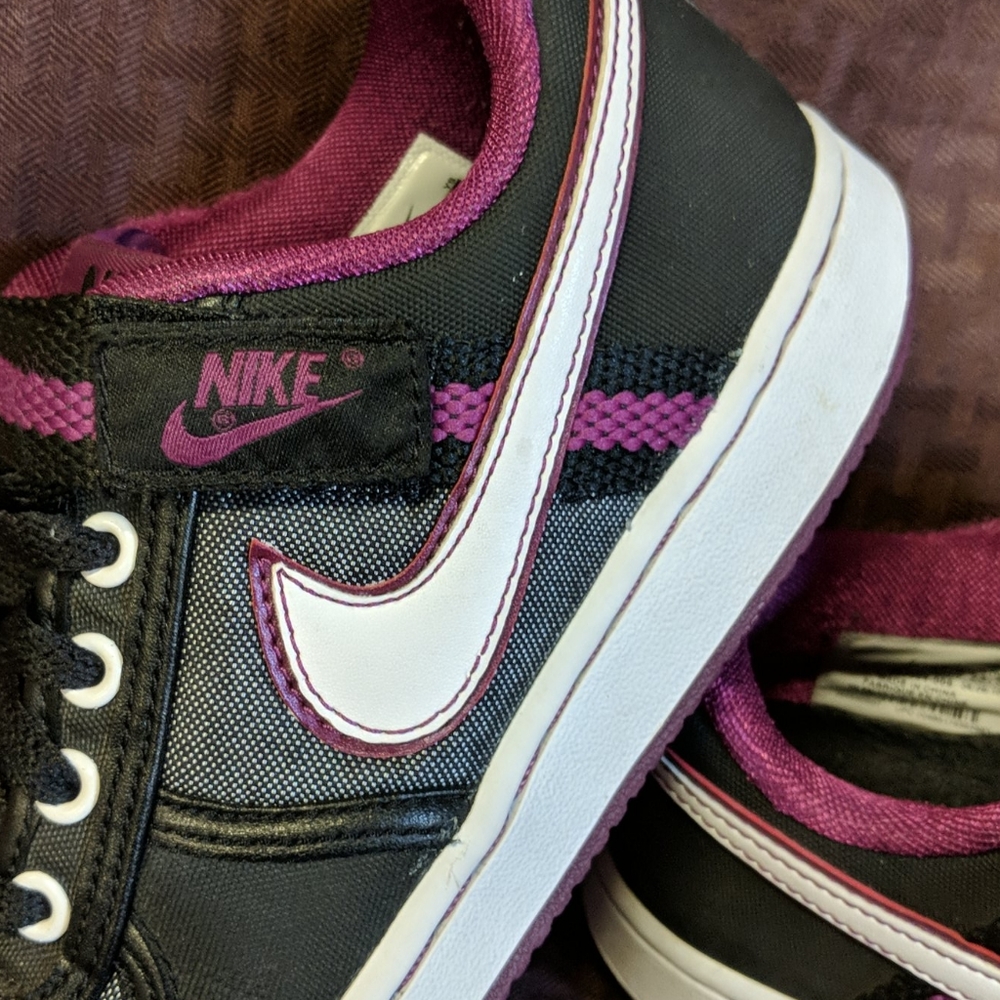Nike - Picture 2 of 10